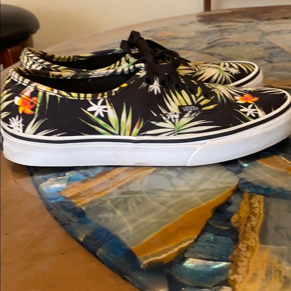 VANS - Picture 4 of 8
